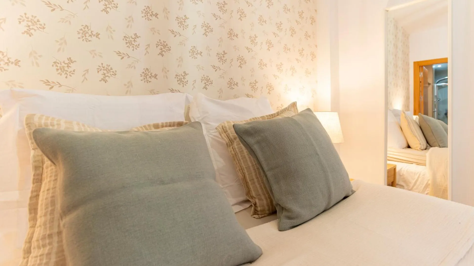 Apartment & Pool In Malaga City Center Spanien